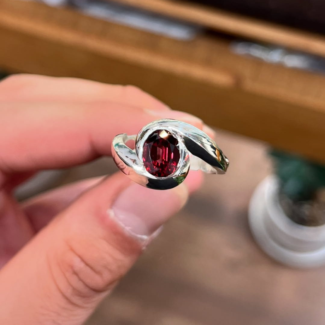 3ct Oval-cut Ruby ​​sterling Silver Handmade Ring