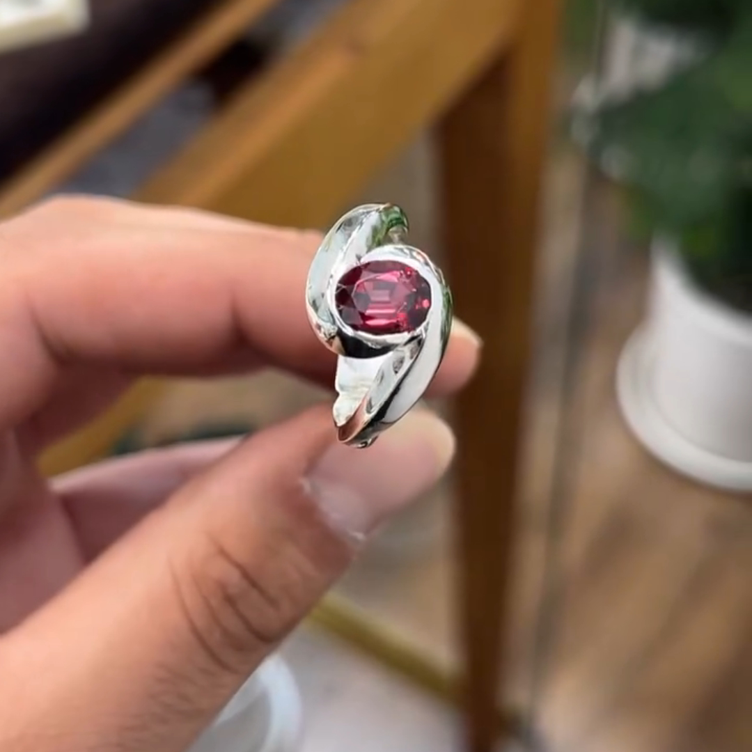 3ct Oval-cut Ruby ​​sterling Silver Handmade Ring