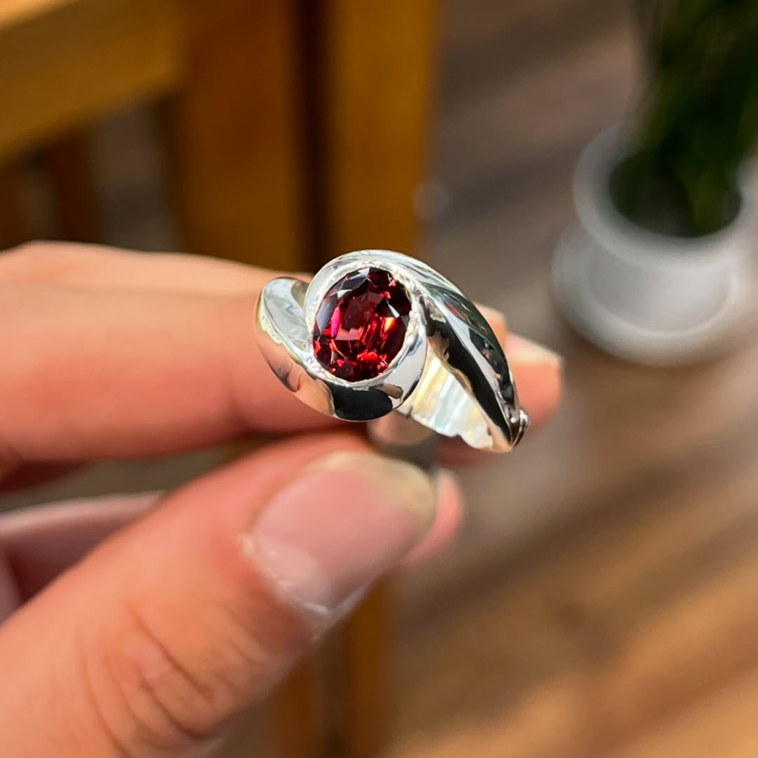 3ct Oval-cut Ruby ​​sterling Silver Handmade Ring
