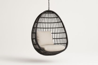 Chaise à bascule suspendue en rotin synthétique noir avec coussin beige