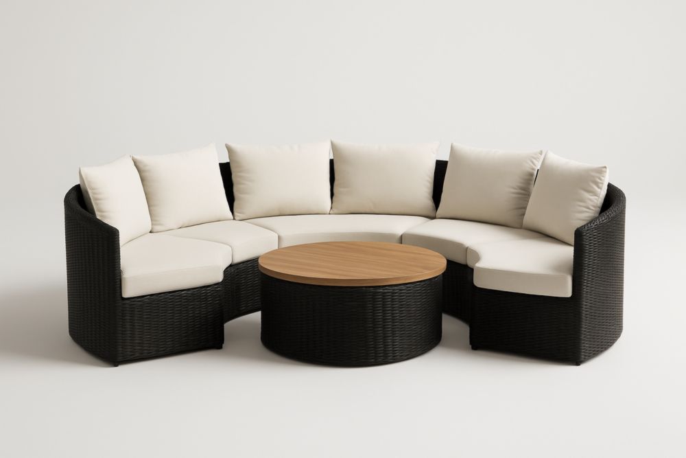 Set divano semicircolare da giardino in rattan con tavolo rotondo e cuscini bianchi