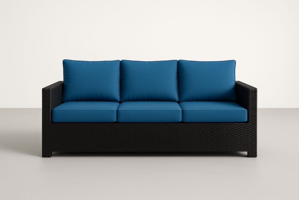 Divano da tre posti da giardino in rattan nero con cuscini blu