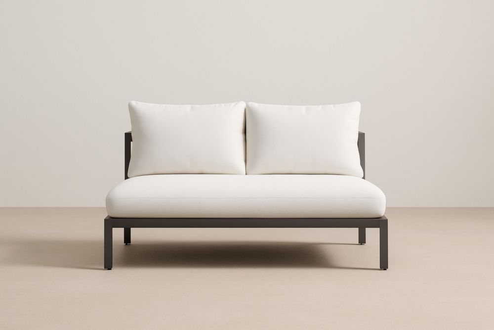 Divano da due posti da giardino con struttura in acciaio e cuscini in poliestere bianco