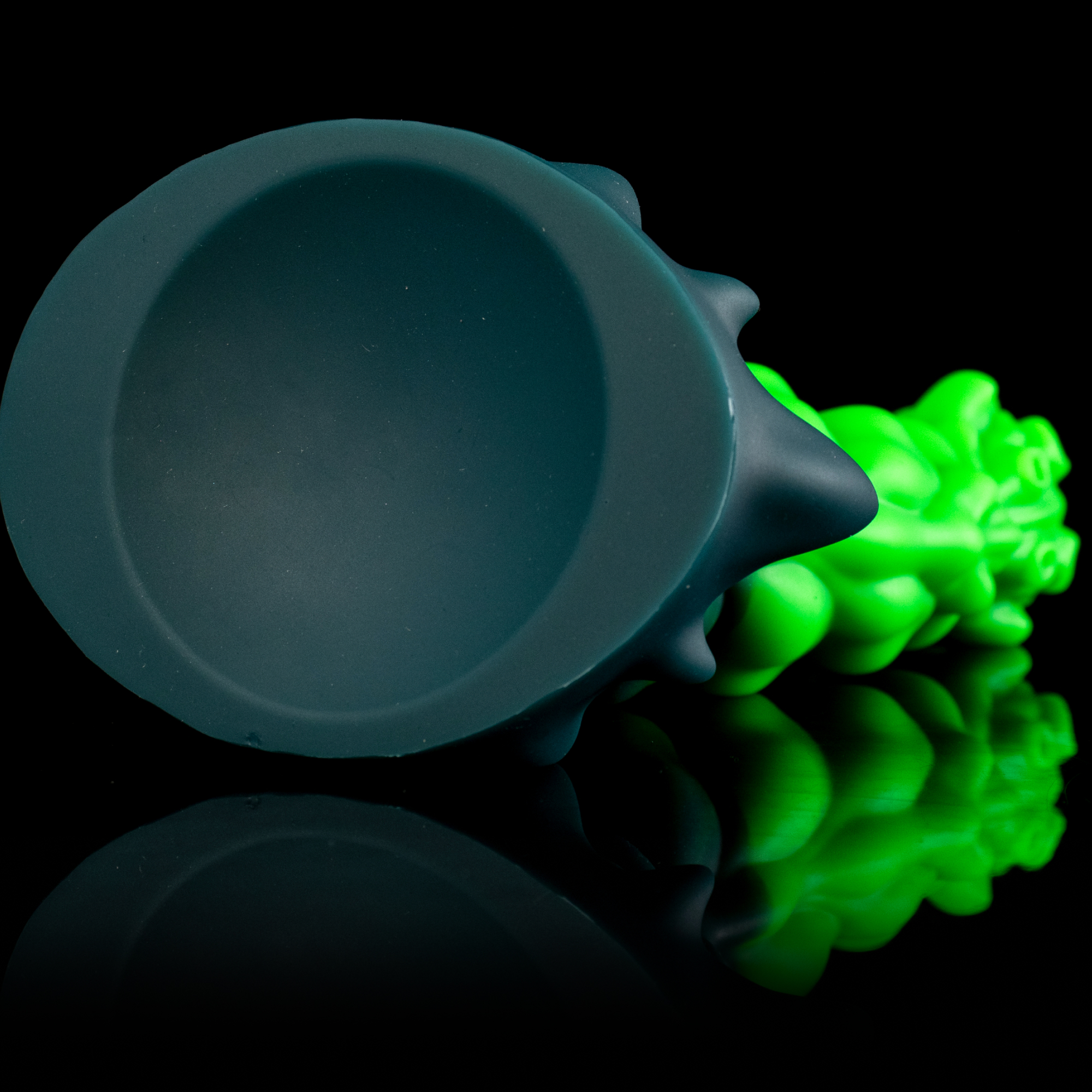 Glow Spore - Spiral Growth Textured Bioluminescent Alien Dildo | Korym