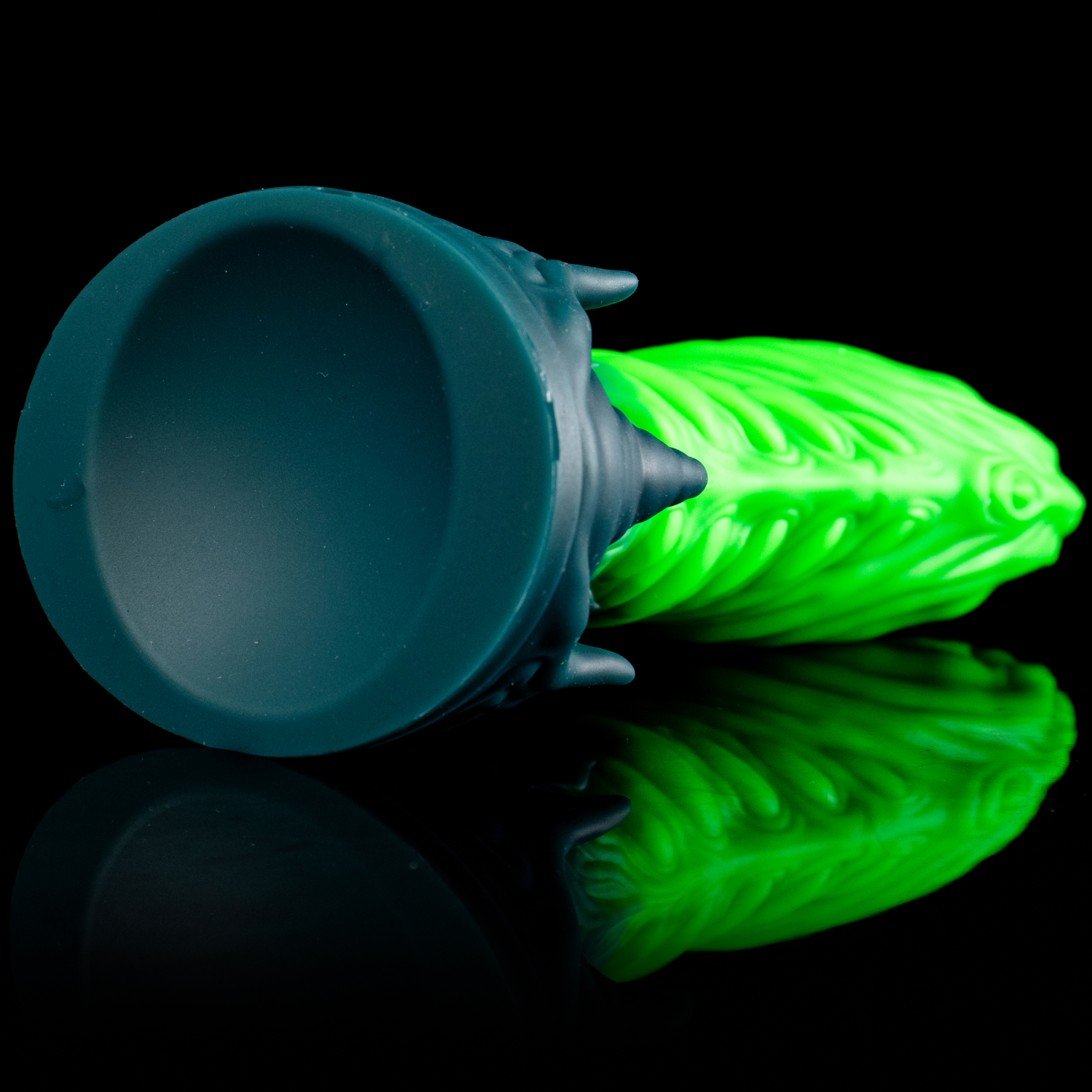 Glow Predator - Spiral Ribbed Bioluminescent Alien Dildo | Korym