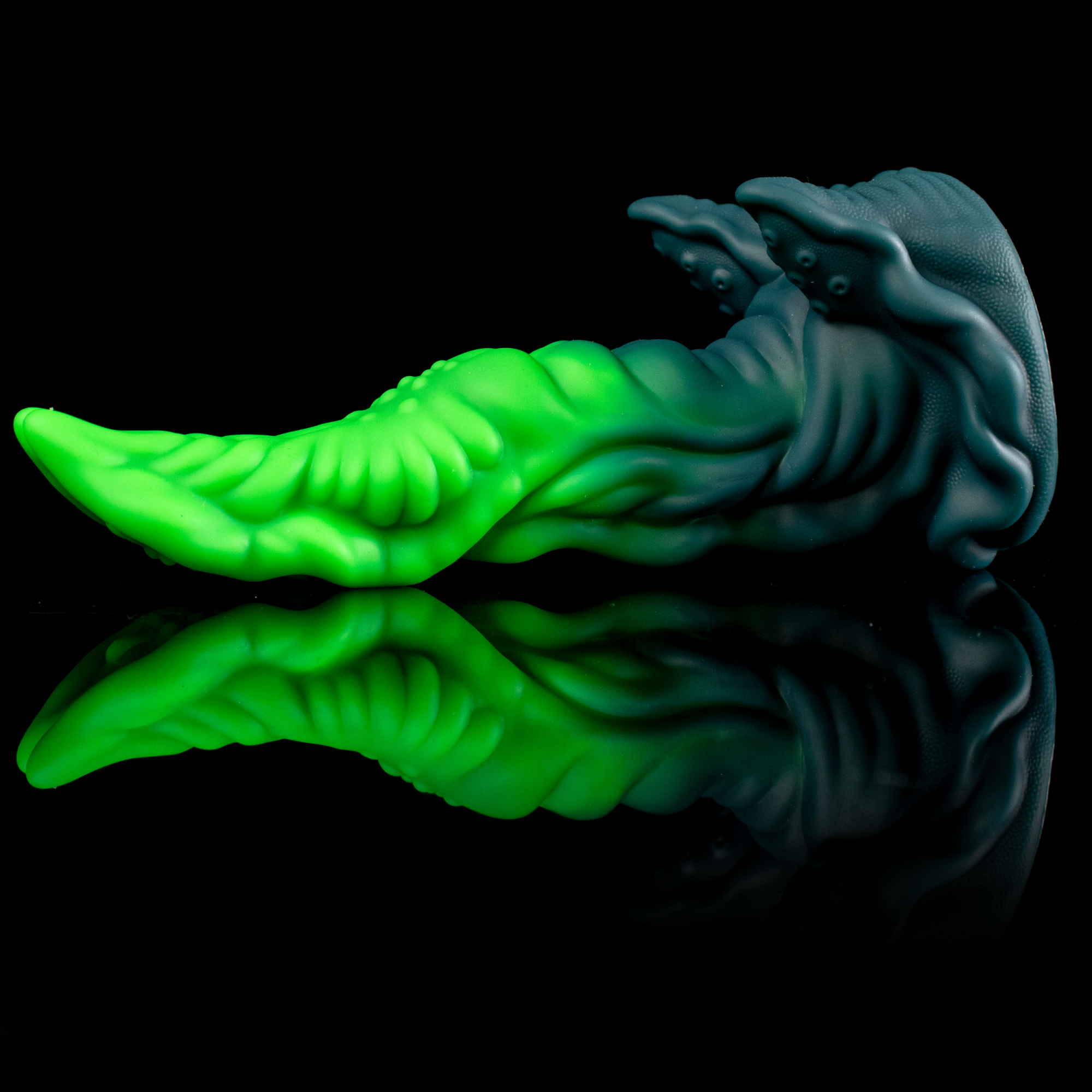 Glow Ripper - Split-Tip Mandible Bioluminescent Alien Dildo | Korym