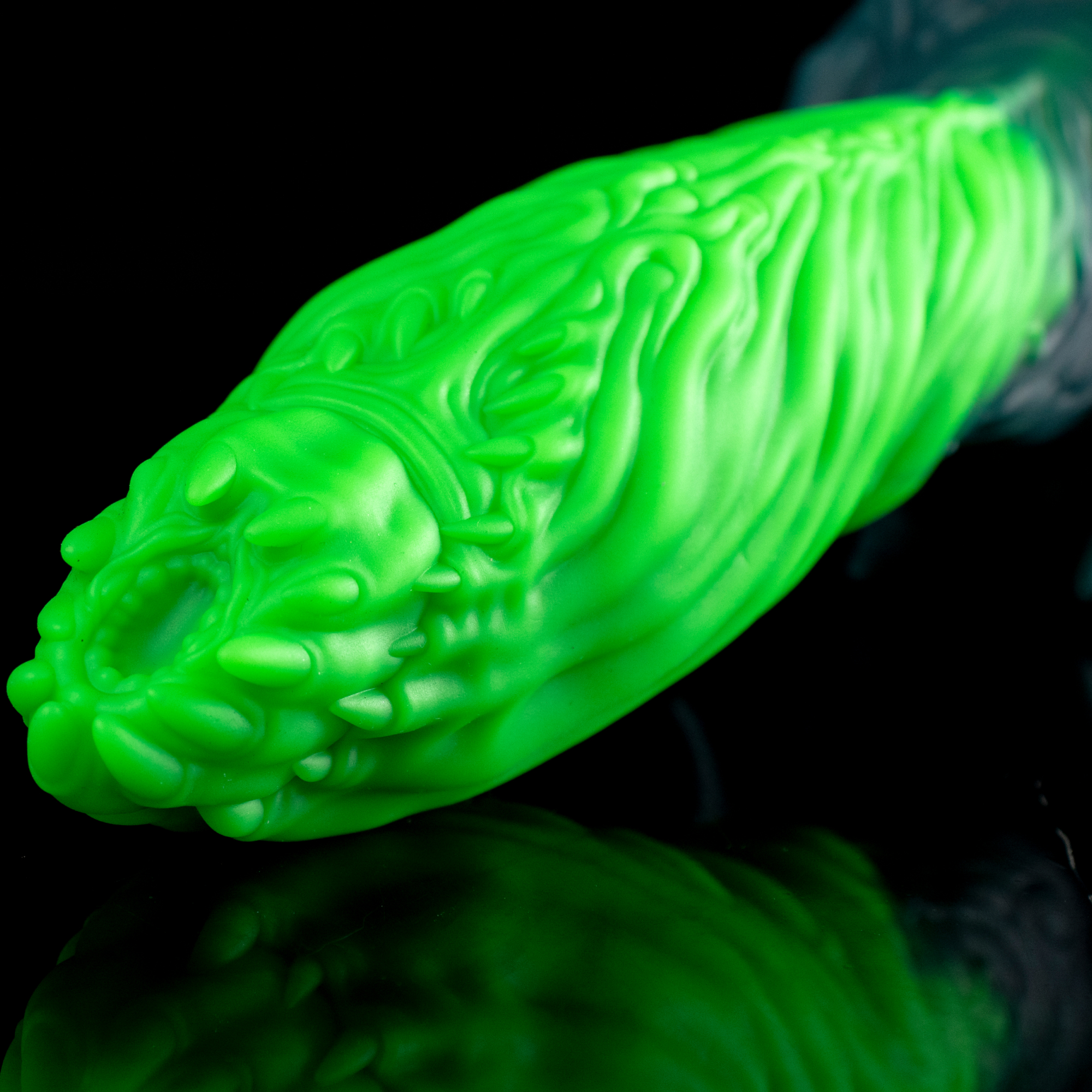 Glow Predator - Spiral Ribbed Bioluminescent Alien Dildo | Korym