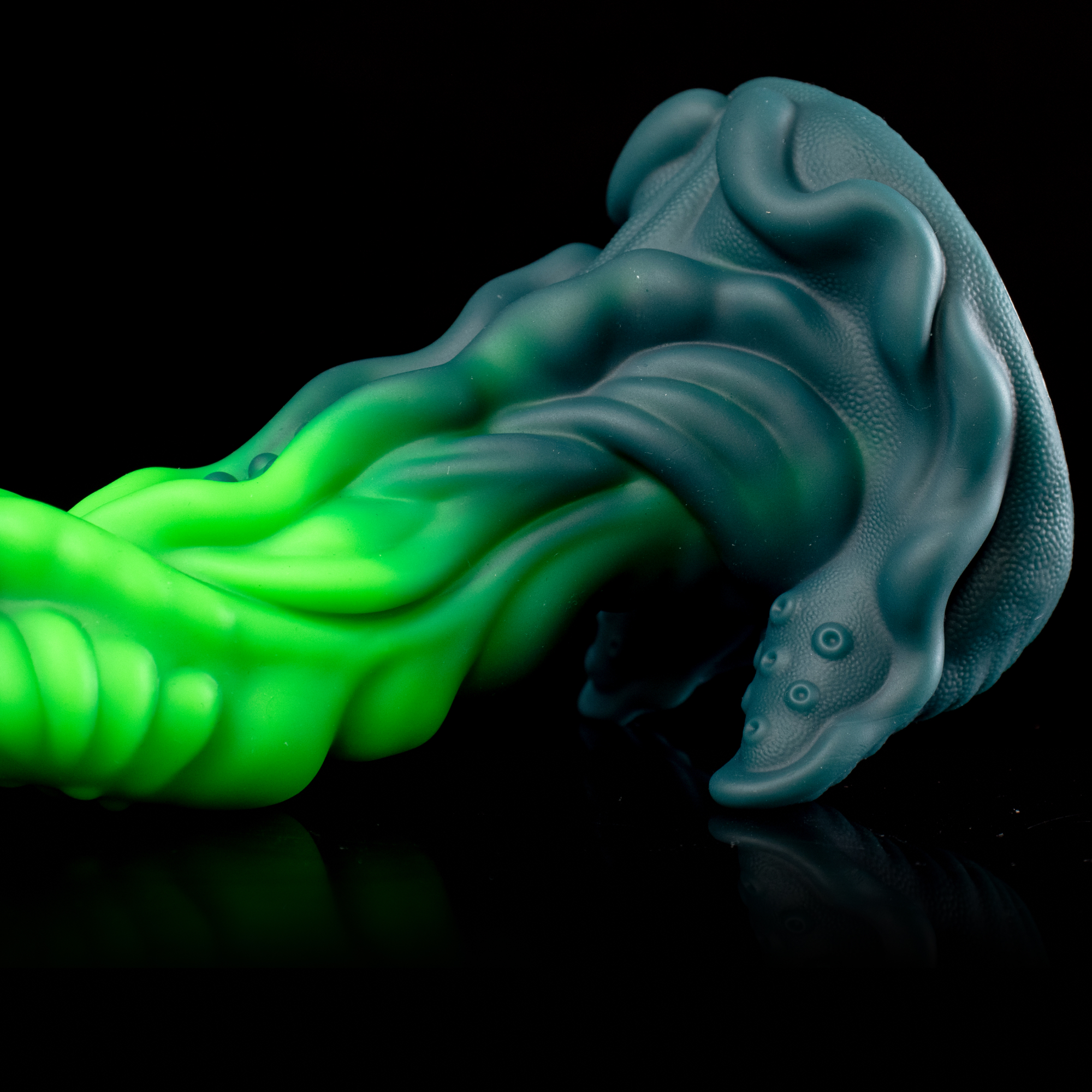 Glow Ripper - Split-Tip Mandible Bioluminescent Alien Dildo | Korym