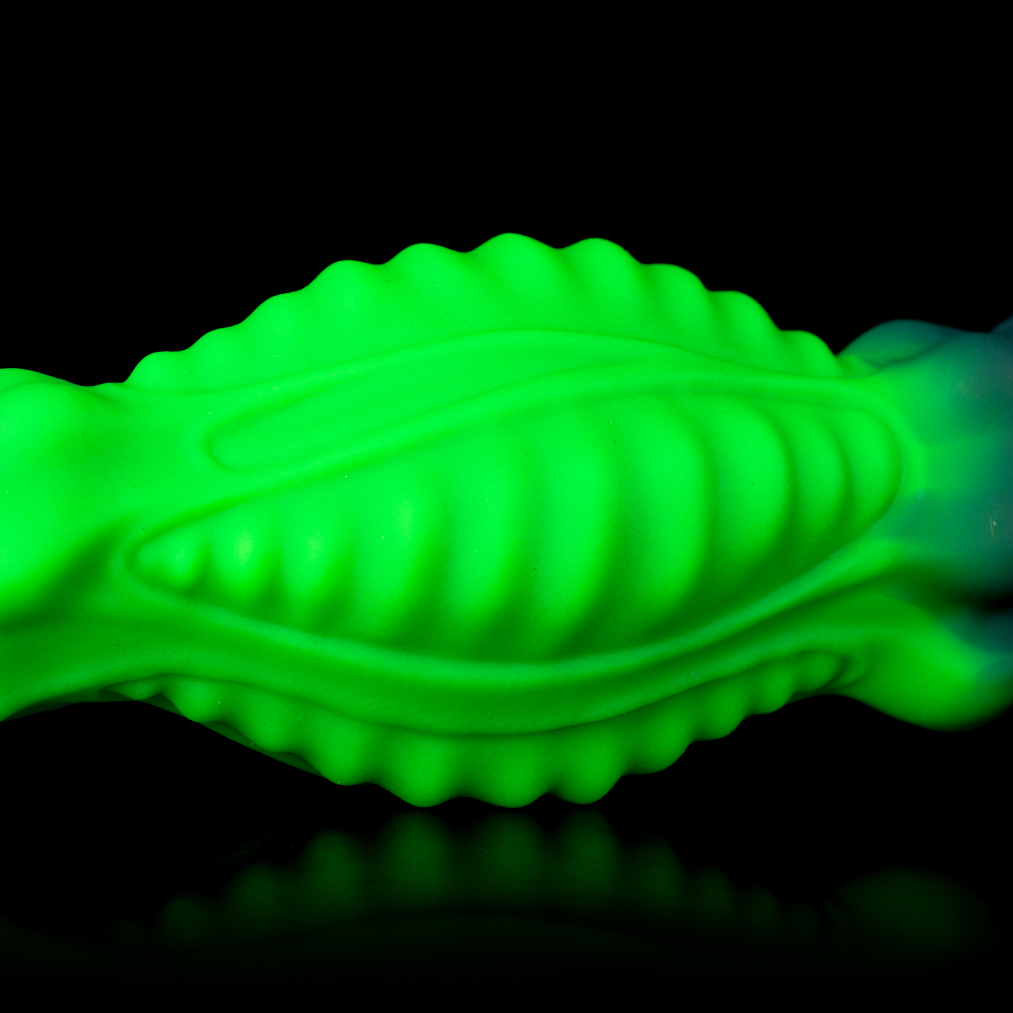 Glow Tyrant - Segmented Extra-Long Bioluminescent Alien Dildo | Korym