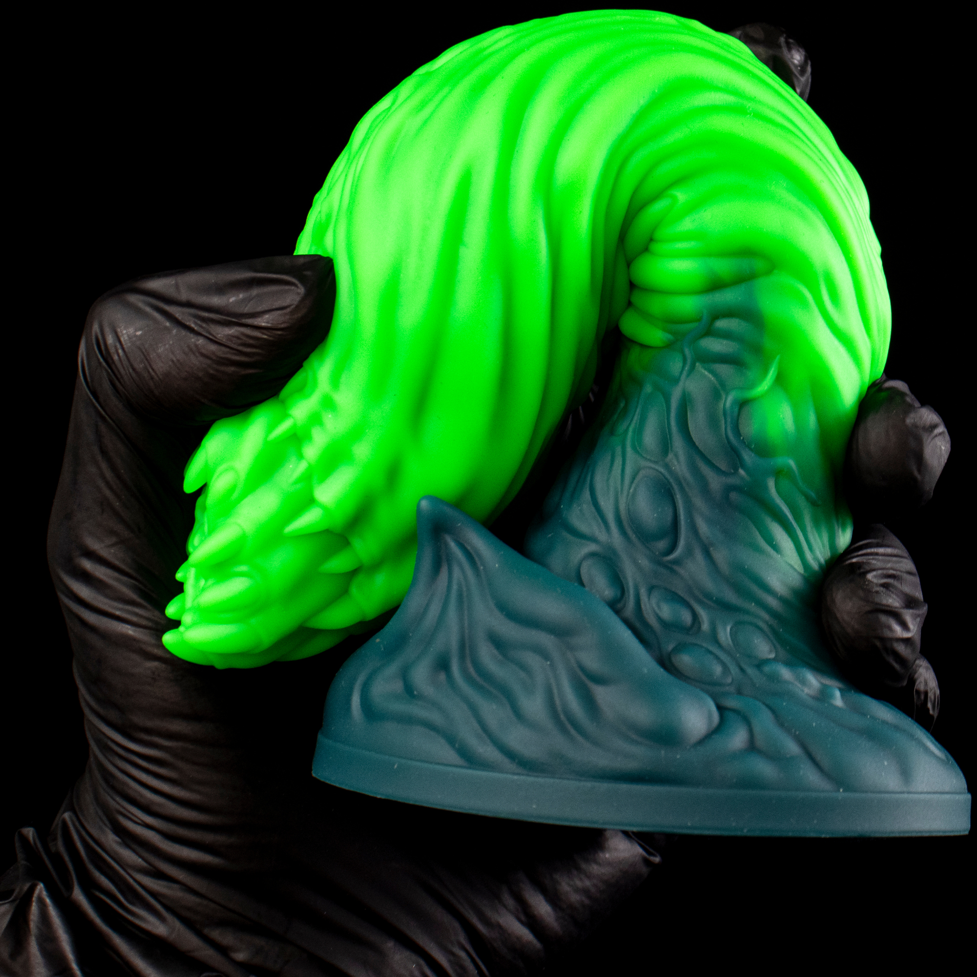 Glow Predator - Spiral Ribbed Bioluminescent Alien Dildo | Korym