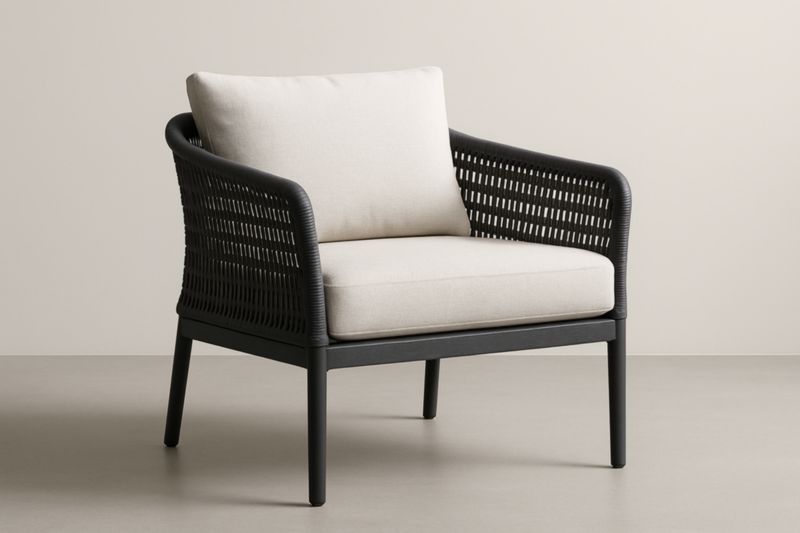 Pour jardin fauteuil de club en acier et polyéthylène noir avec coussins beige