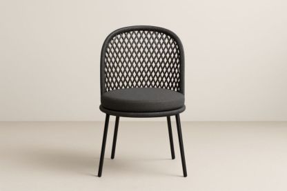 Chaise de jardin en acier avec assise en tissu gris et dossier en résine tressée