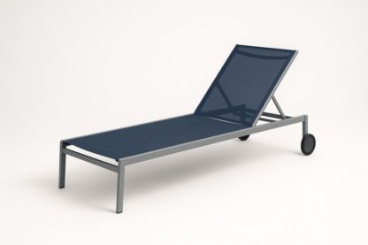 Chaise longue en aluminium et textilène bleu avec roulettes