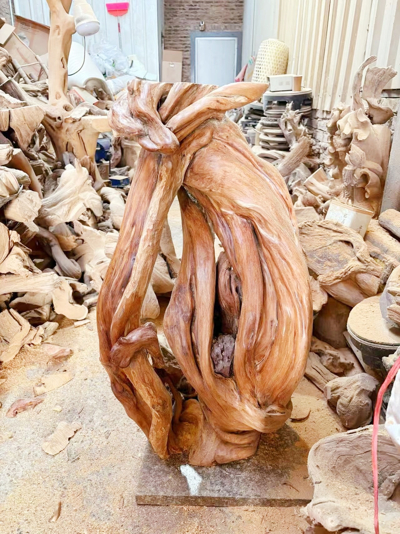 木彫り工房の風景