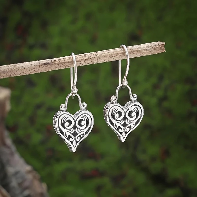 Vintage Elegant Heart Pattern Pendant Earrings