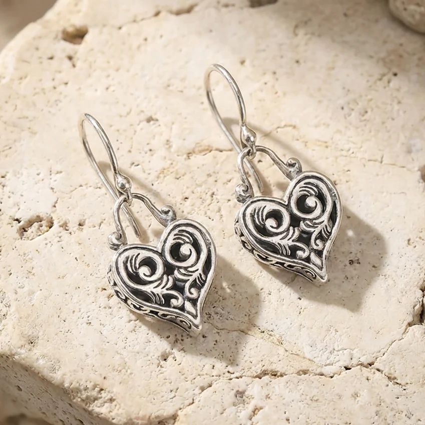 Vintage Elegant Heart Pattern Pendant Earrings