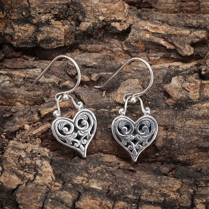 Vintage Elegant Heart Pattern Pendant Earrings