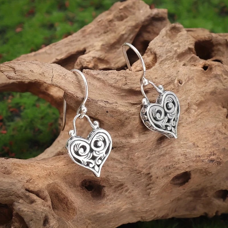 Vintage Elegant Heart Pattern Pendant Earrings