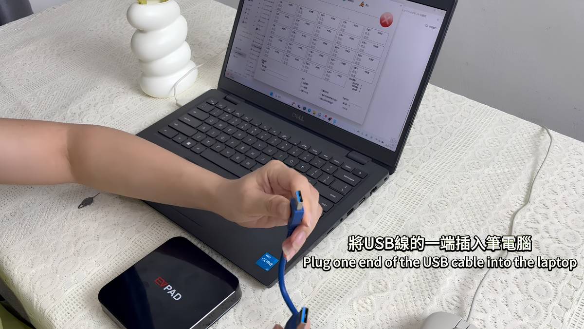 Connecting the EVPAD TV box to a computer with a USB cable for flashing