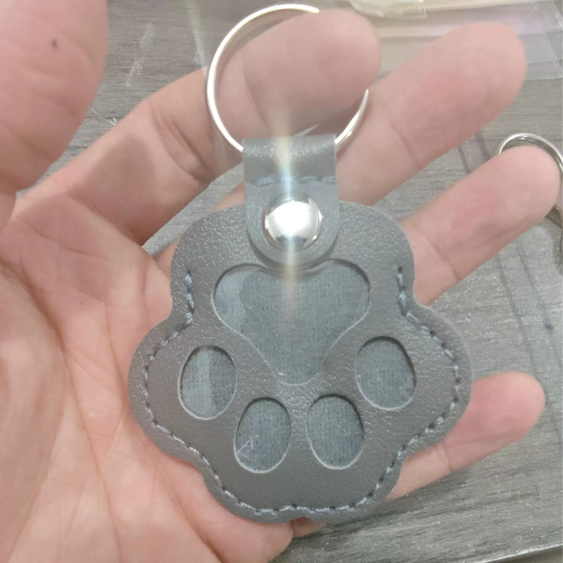 🐾 Bőr kulcstartó állati mancs formában – mindig magadnál tarthatod őket 💕🔑