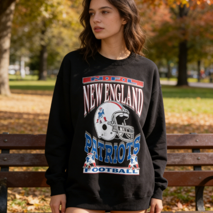 New England Patriots NFL Helmet Graphic Printed Men's Sweatshirt