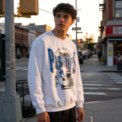 New England Patriots Helmet & Mascot Printed Men's Sweatshirt