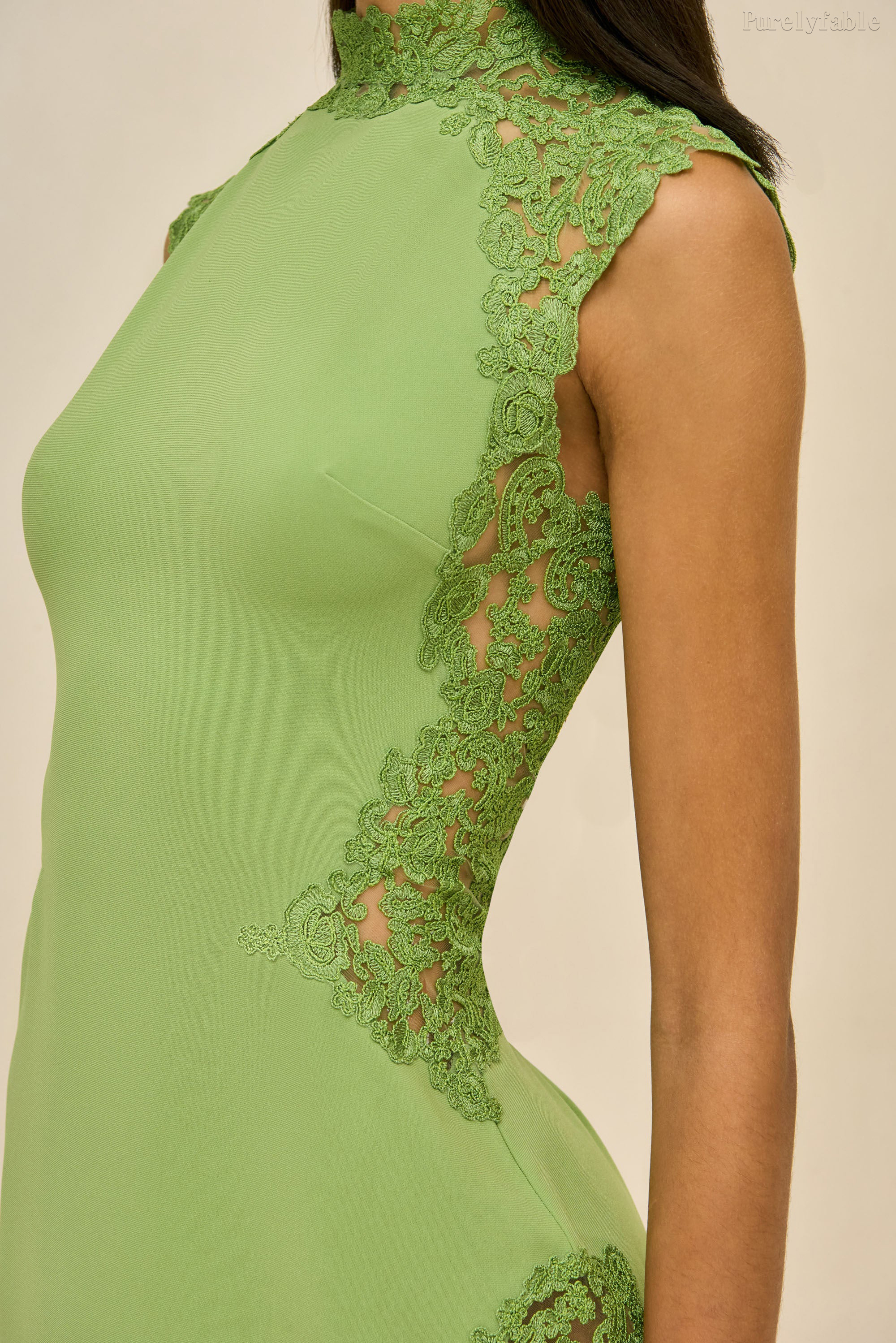 Evelina Green High-necked Tight-fitting Short Dress