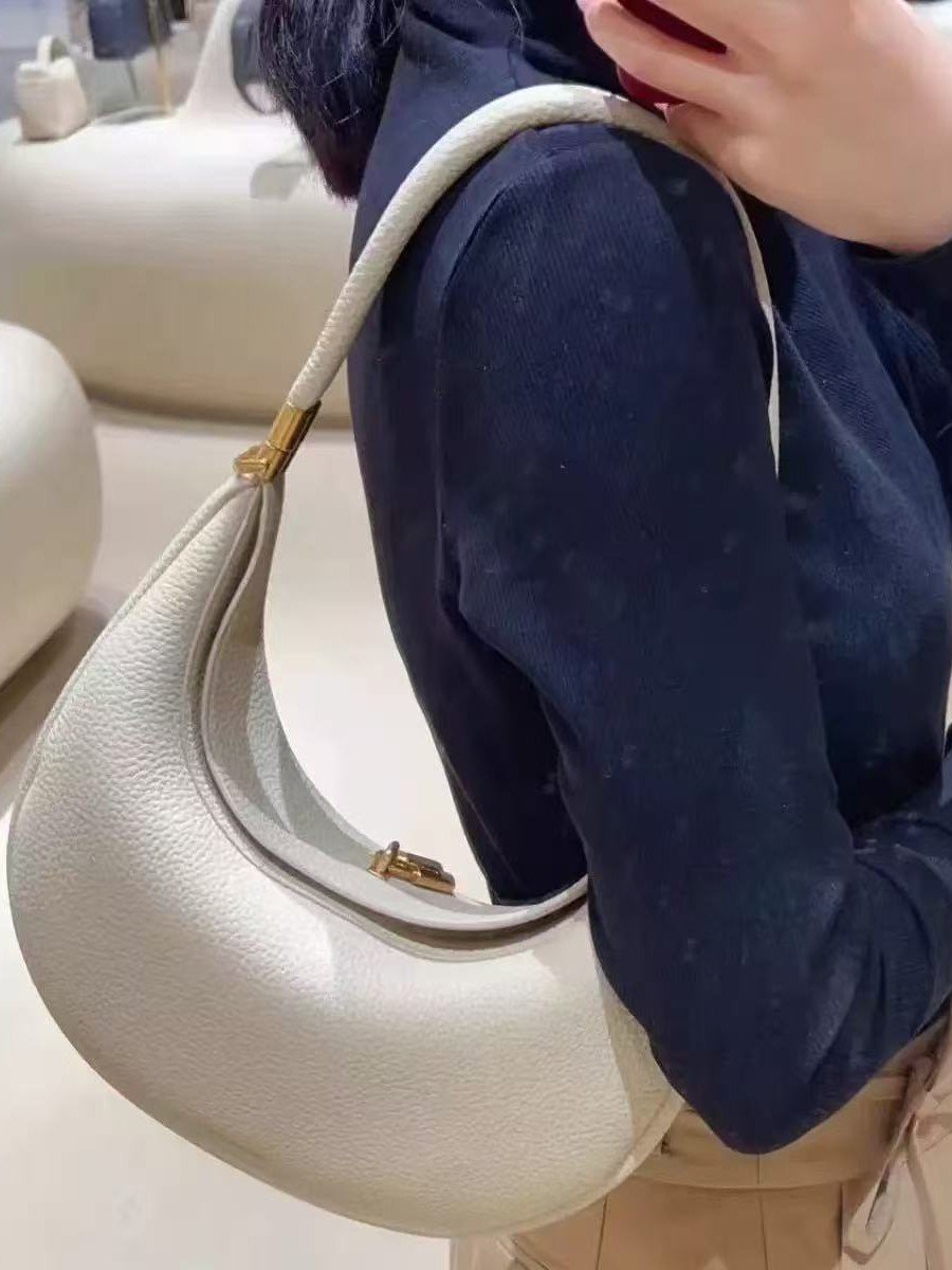 White Dumpling-Style Handbag
