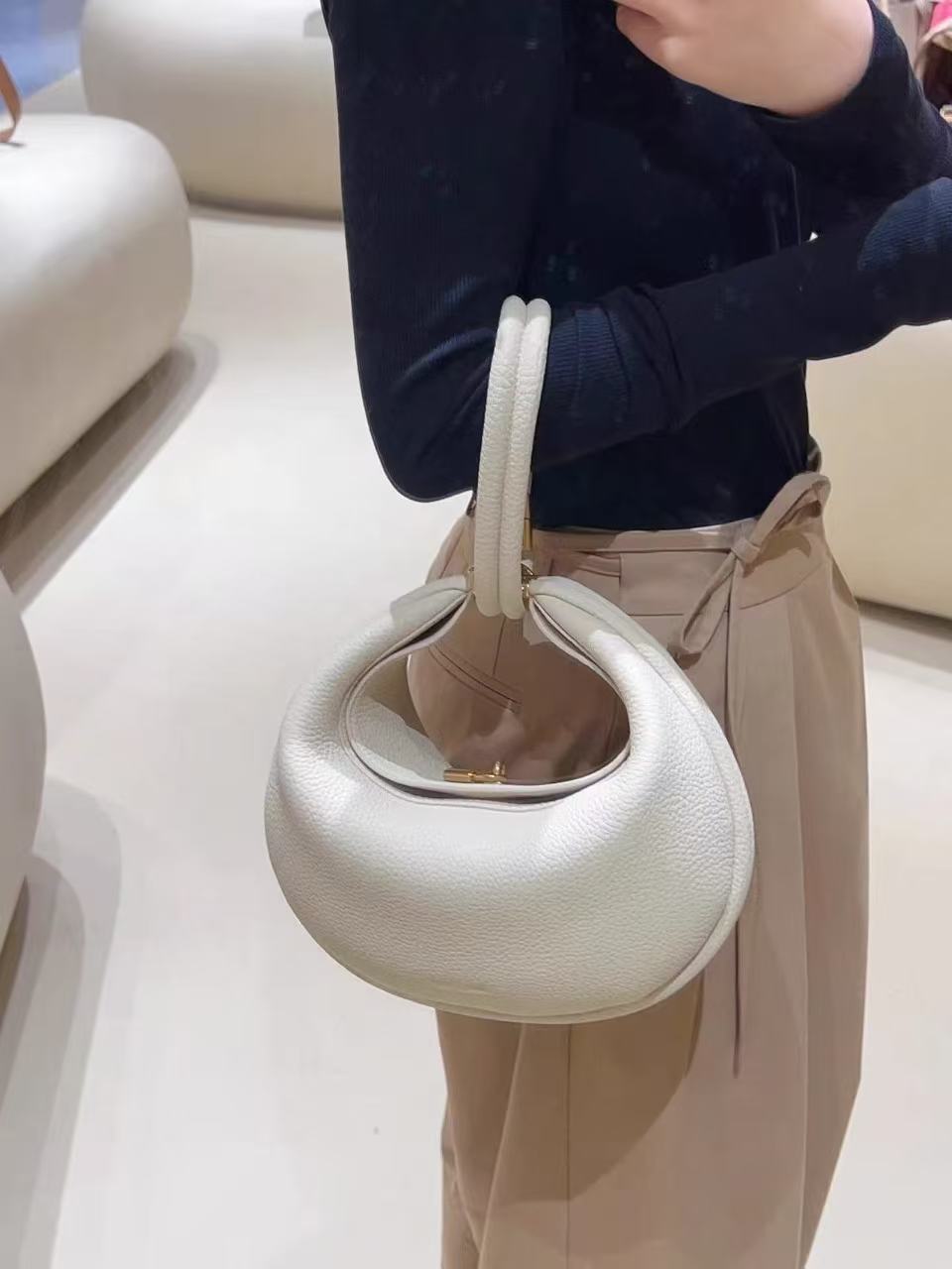 White Dumpling-Style Handbag