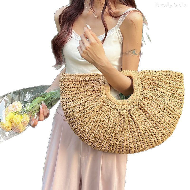 Beige Fan-Shaped Hand-Held Straw Bag