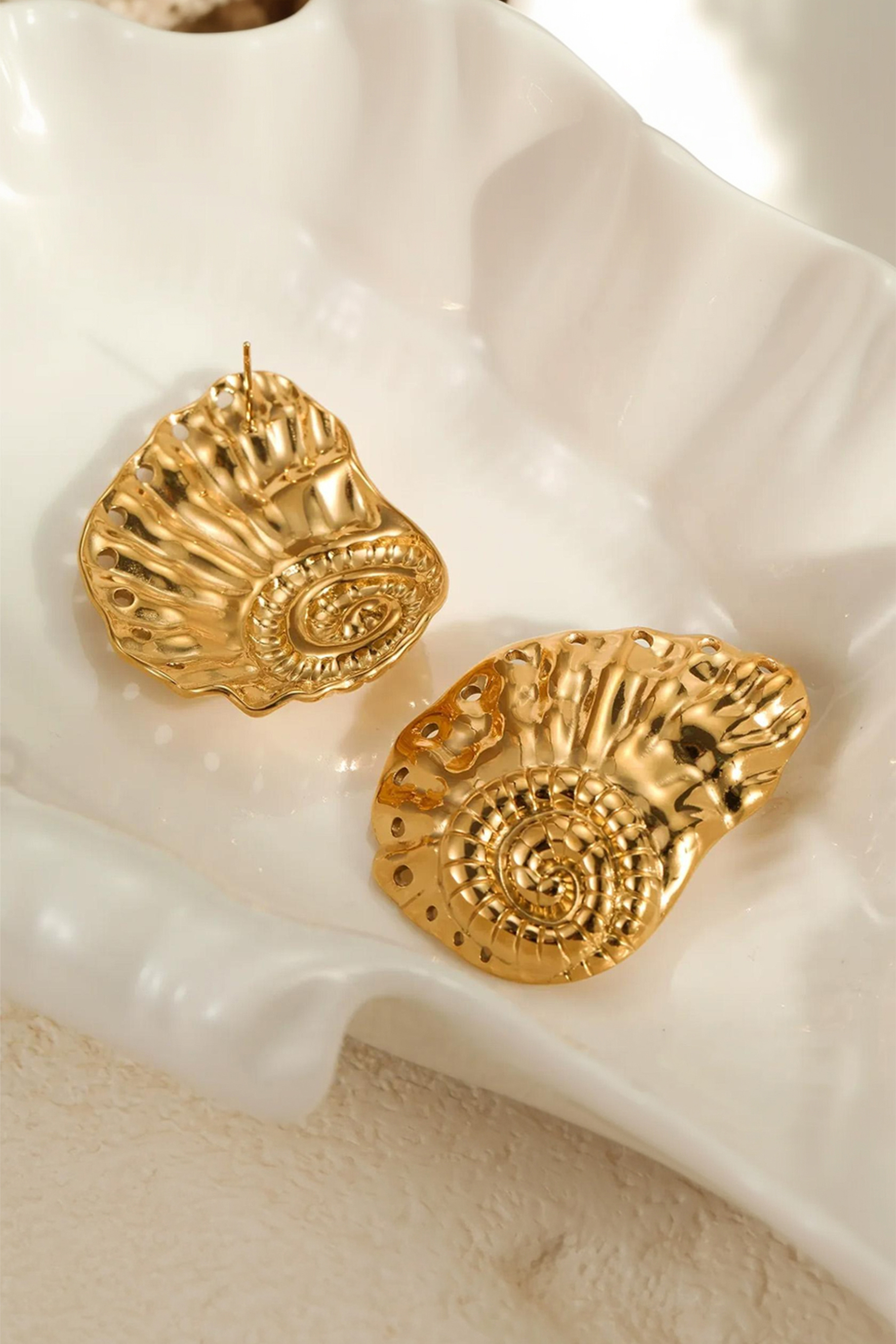 Seashell Stud Earrings-purelyfable