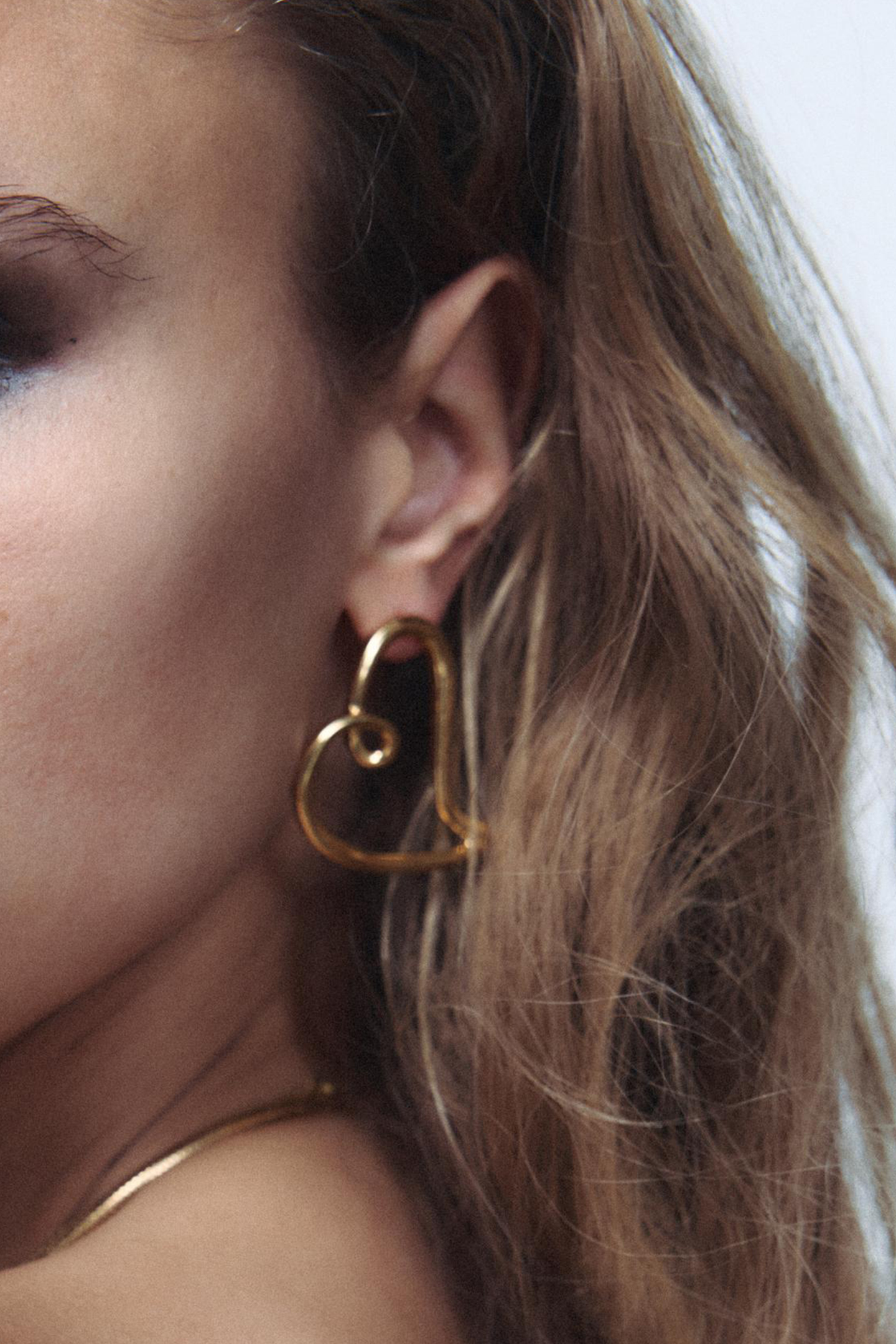Heart Hoop Earrings-purelyfable