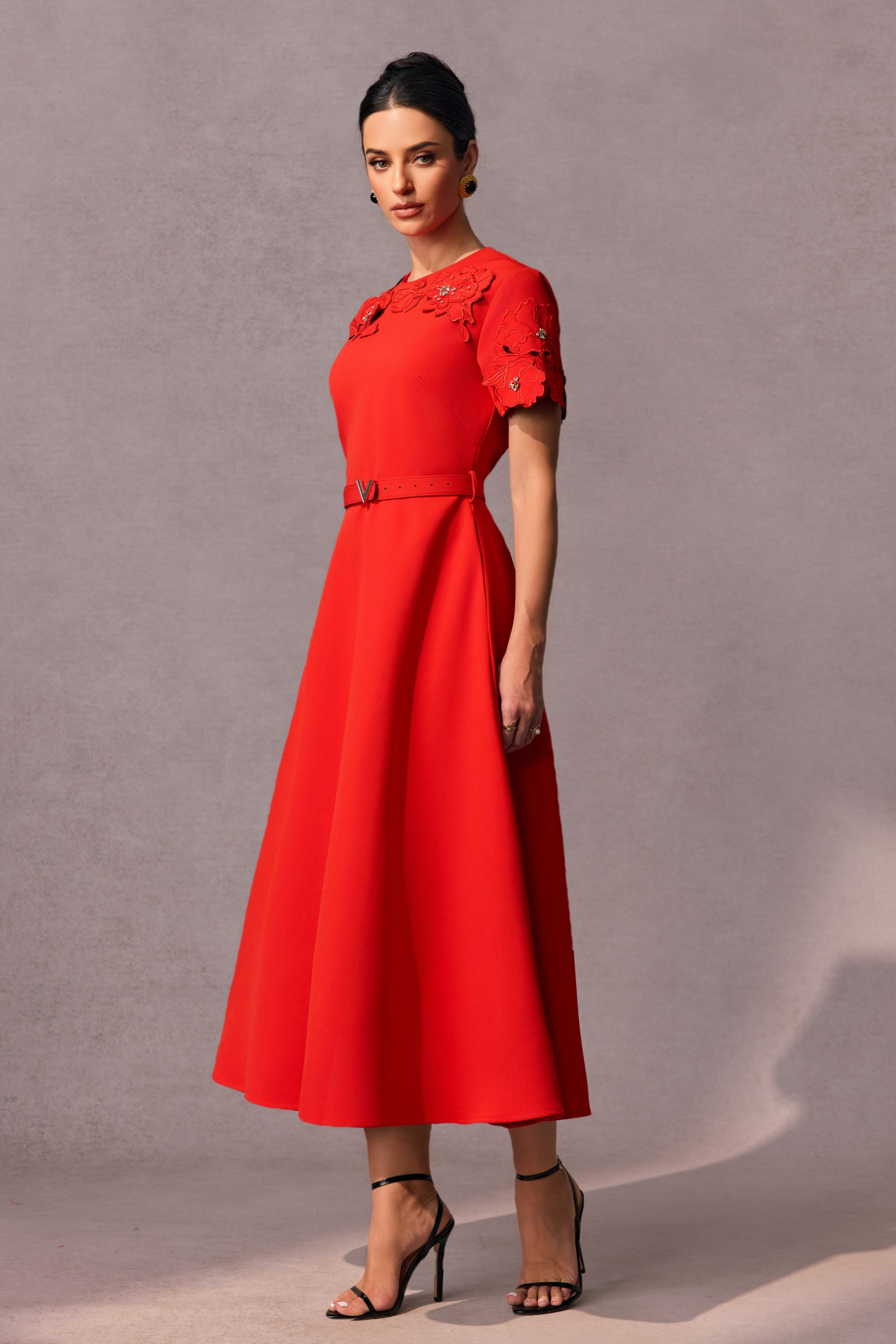 Vera Floral Applique Short Sleeve Midi Dress-purelyfable