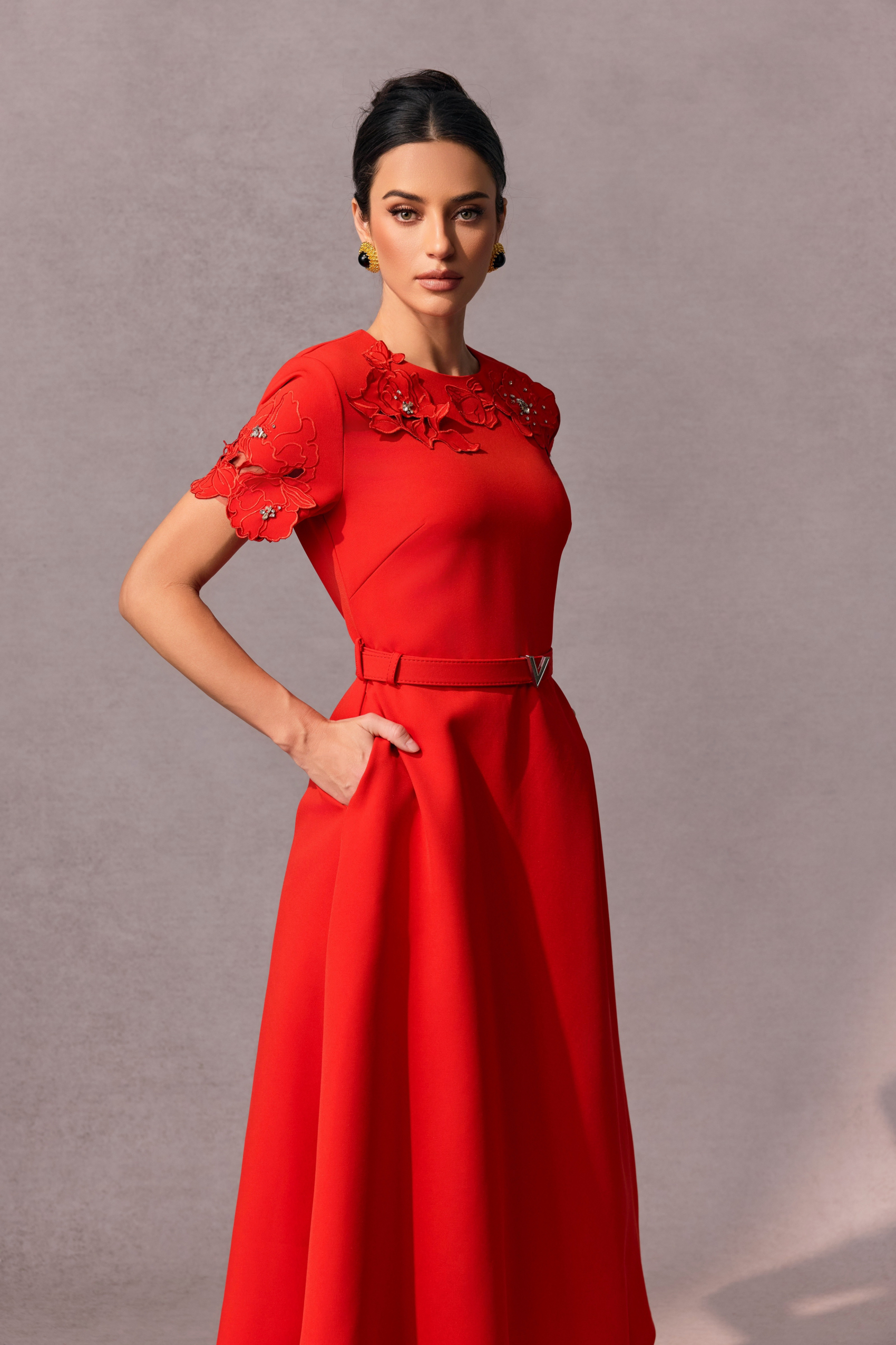 Vera Floral Applique Short Sleeve Midi Dress-purelyfable