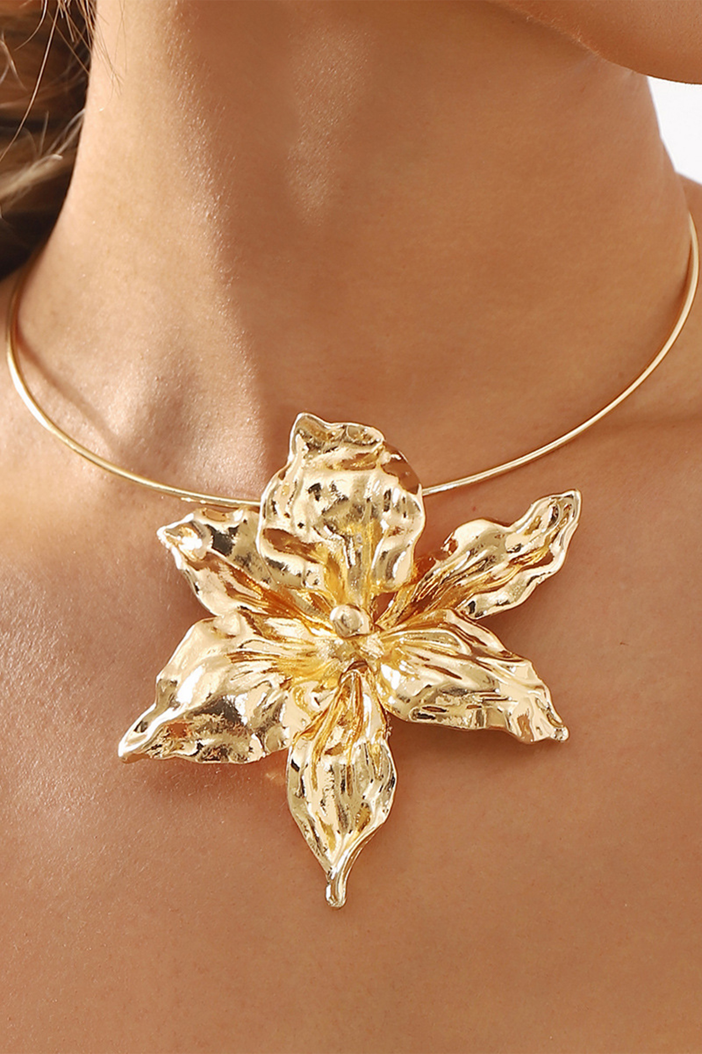 Metal Floral Pendant Choker-purelyfable