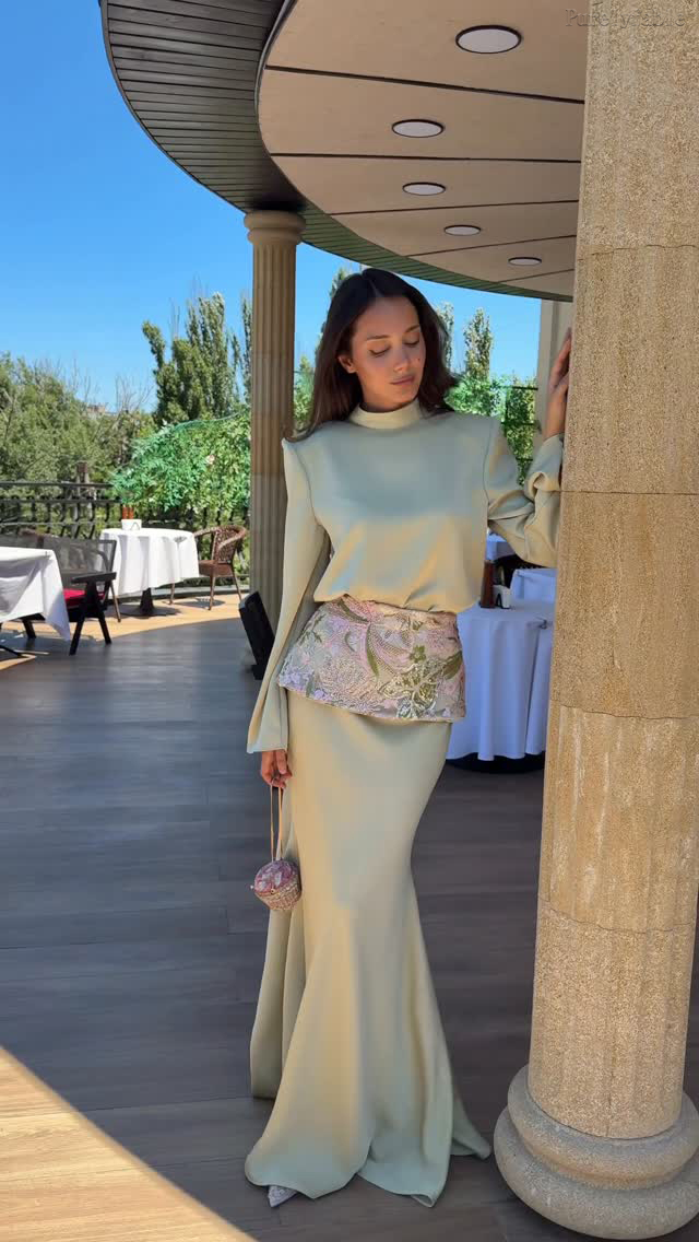 Junia  Light Green V-neck Long-Sleeved Midi Skirt Set