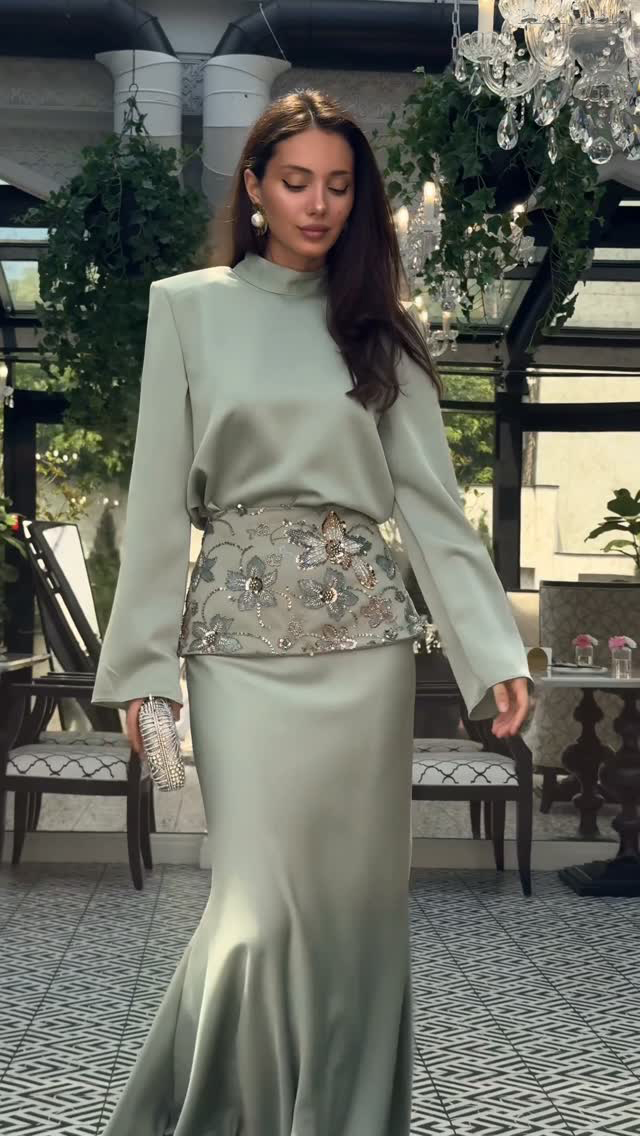 Junia  Light Green V-neck Long-Sleeved Midi Skirt Set