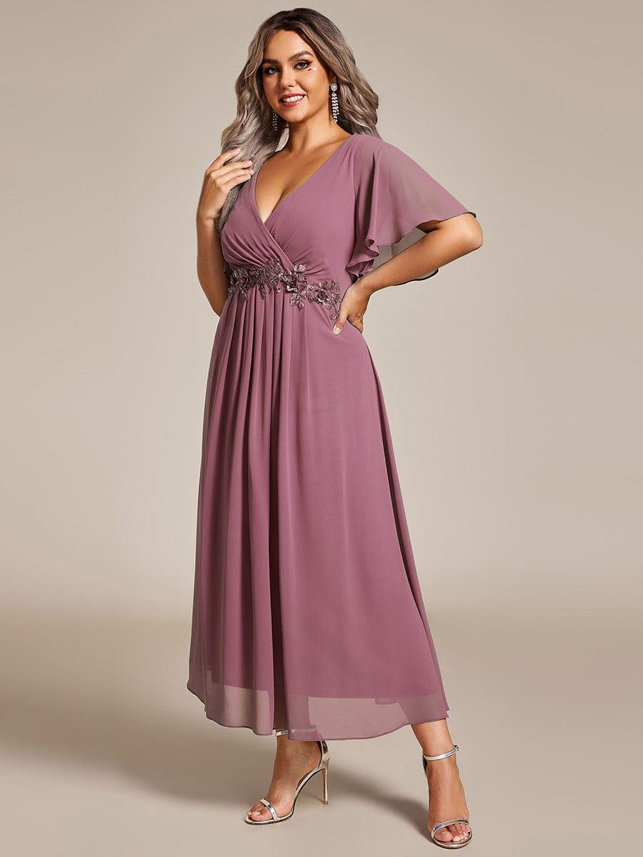 Plus Size Elegant Short Sleeves V-Neck Floral Applique Wedding Guest Dress