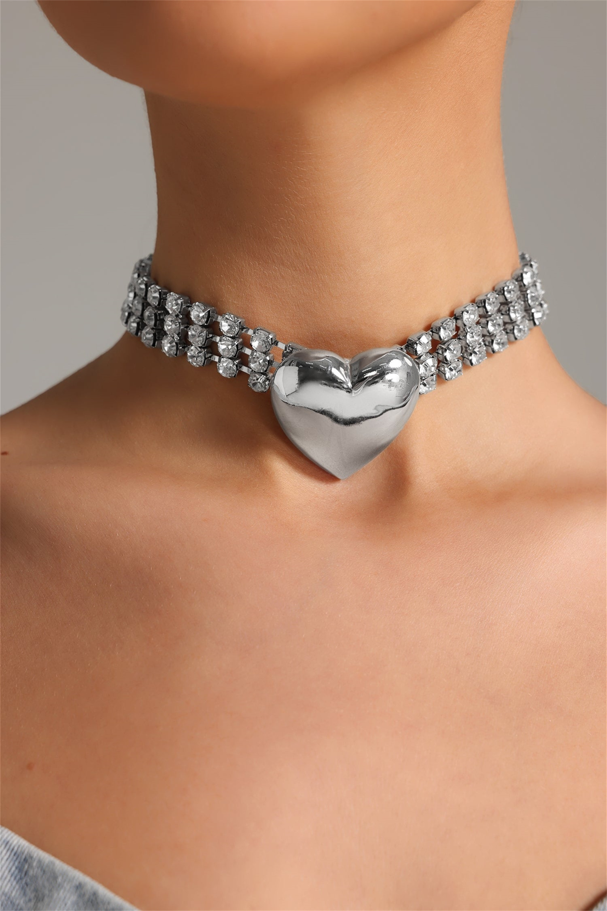 Metal Heart Embellished Rhinestone Choker-purelyfable