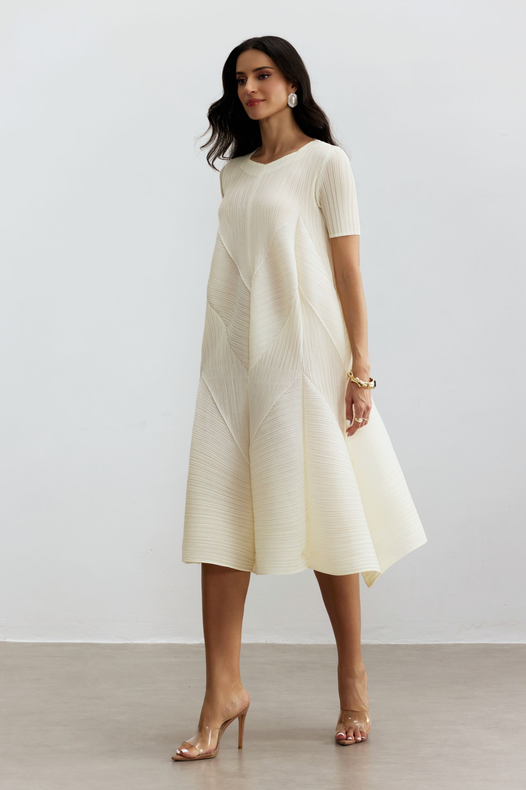 Kirstyn Short Sleeve Textured Midi Dress-purelyfable