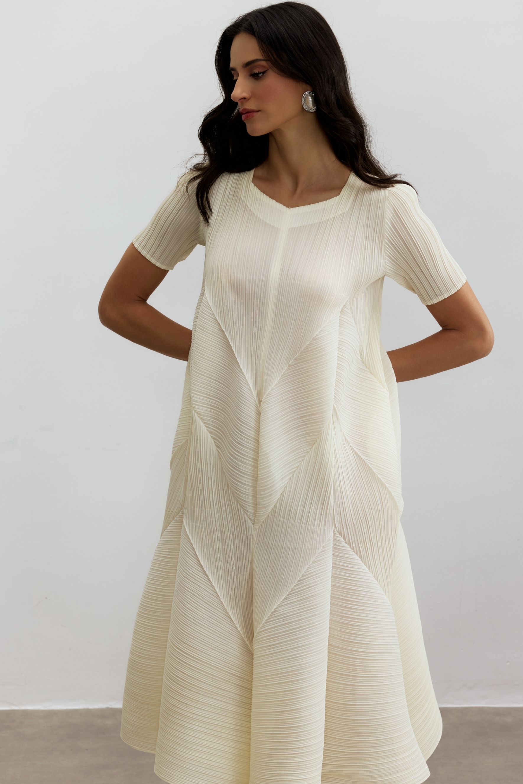 Kirstyn Short Sleeve Textured Midi Dress-purelyfable