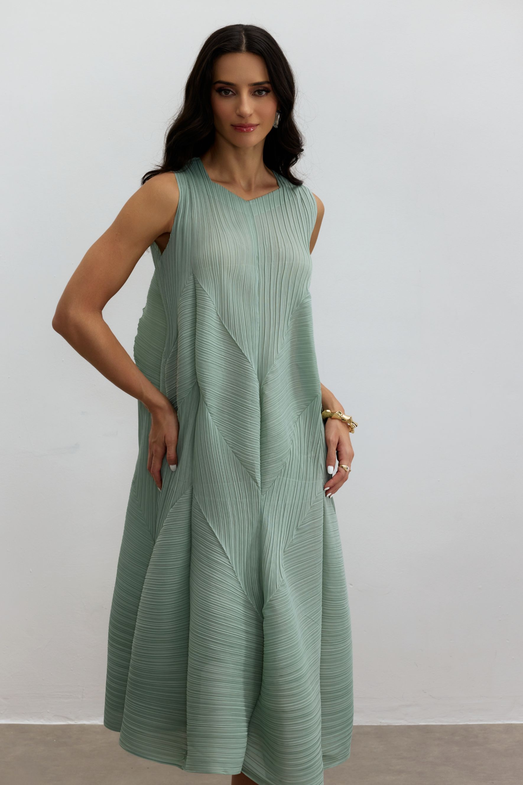 Brenda Pleated Sleeveless Midi Dress-purelyfable