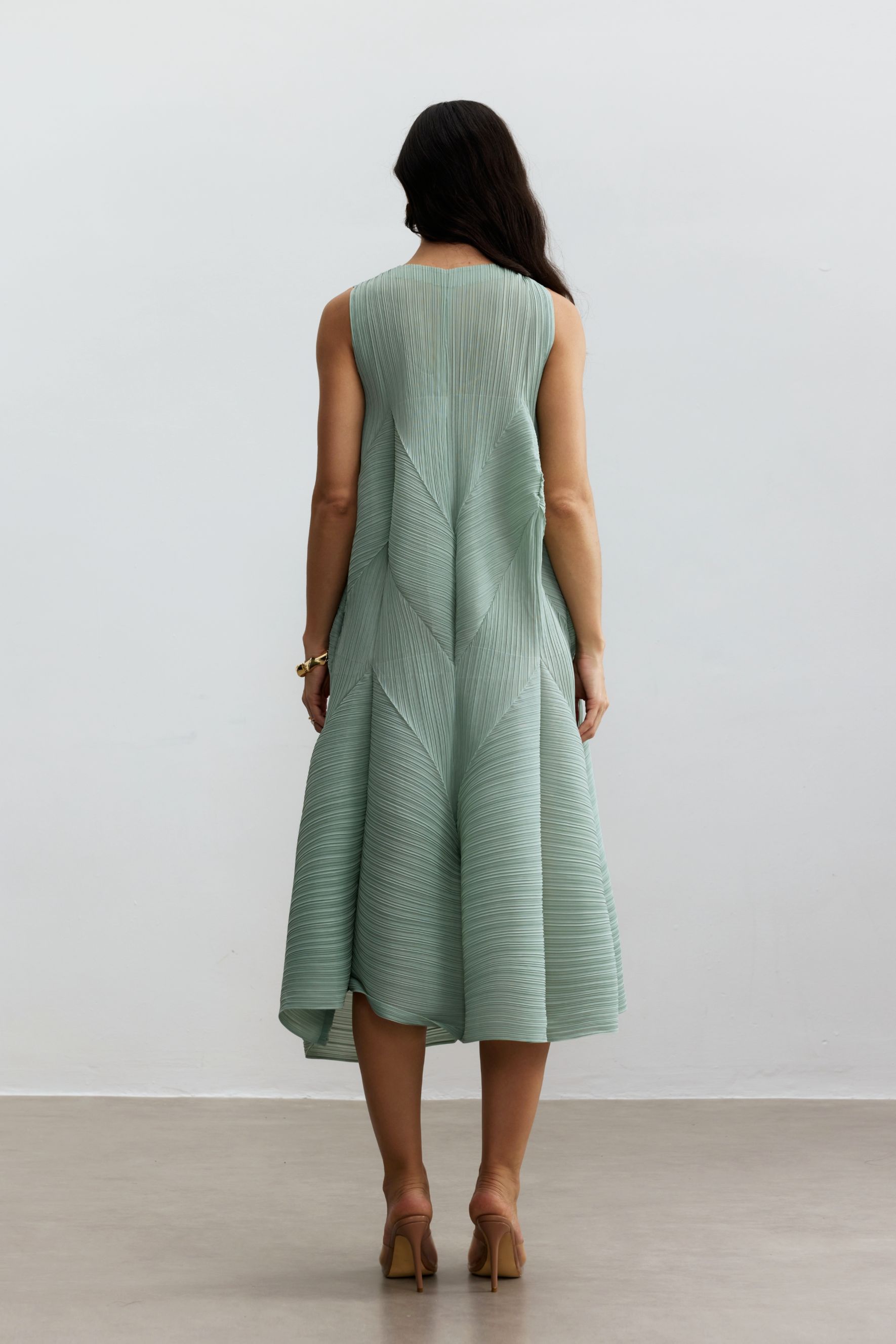 Brenda Pleated Sleeveless Midi Dress-purelyfable