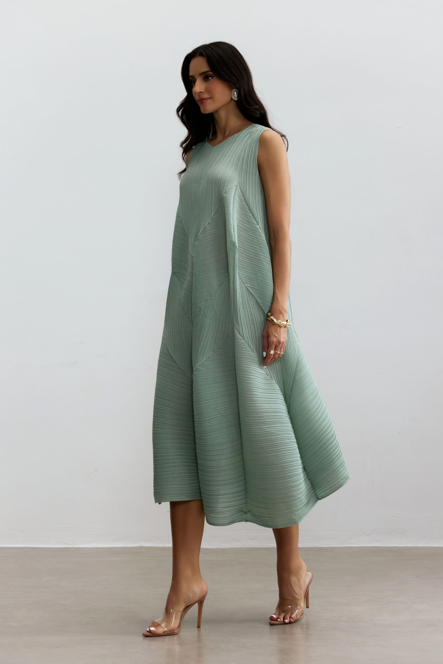 Brenda Pleated Sleeveless Midi Dress-purelyfable
