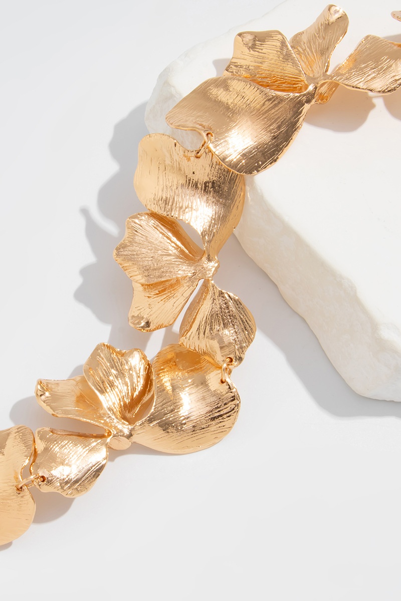 Textured Flower Petal Necklace-purelyfable