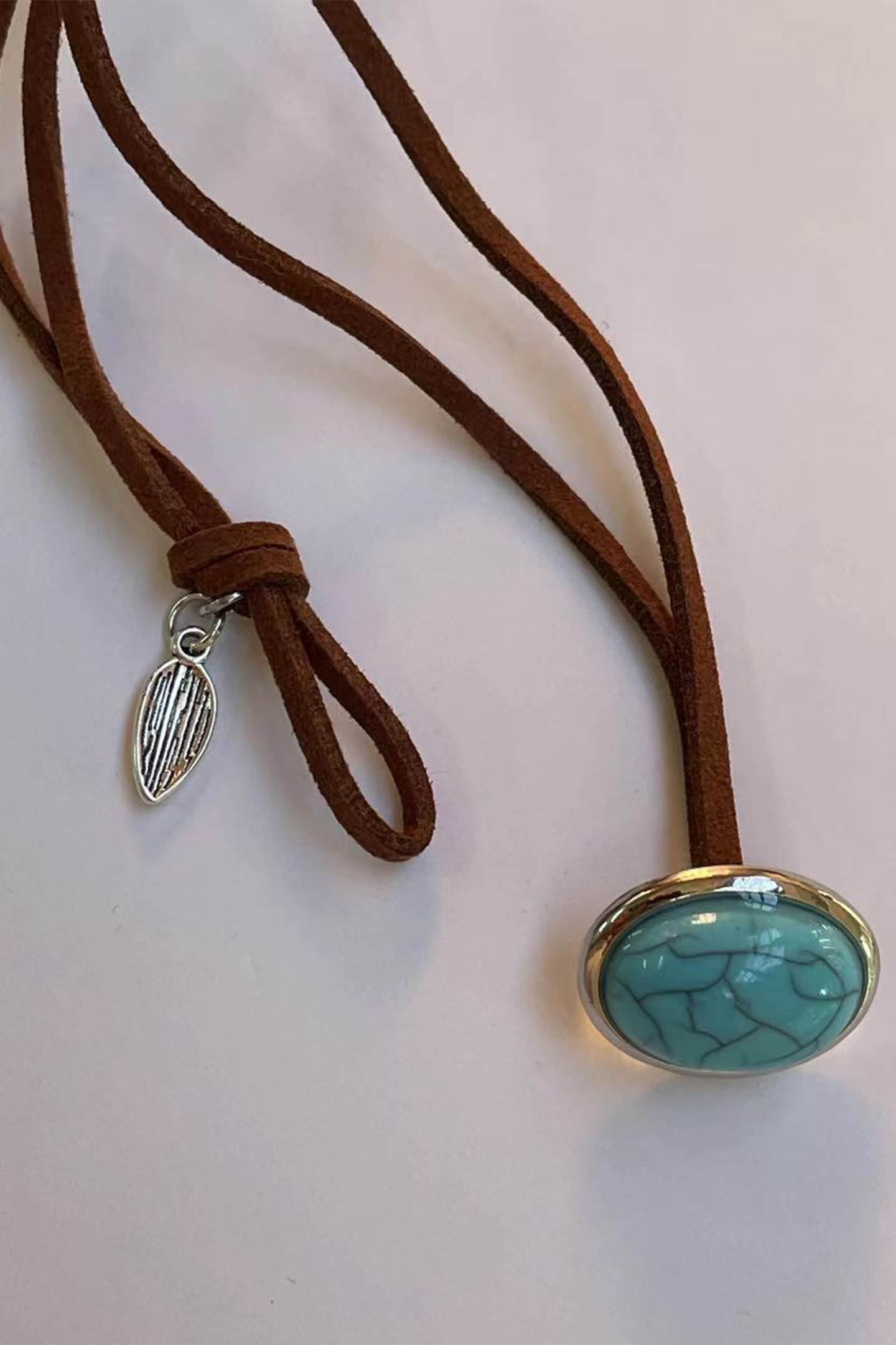 Turquoise Pendant Leather Necklace-purelyfable