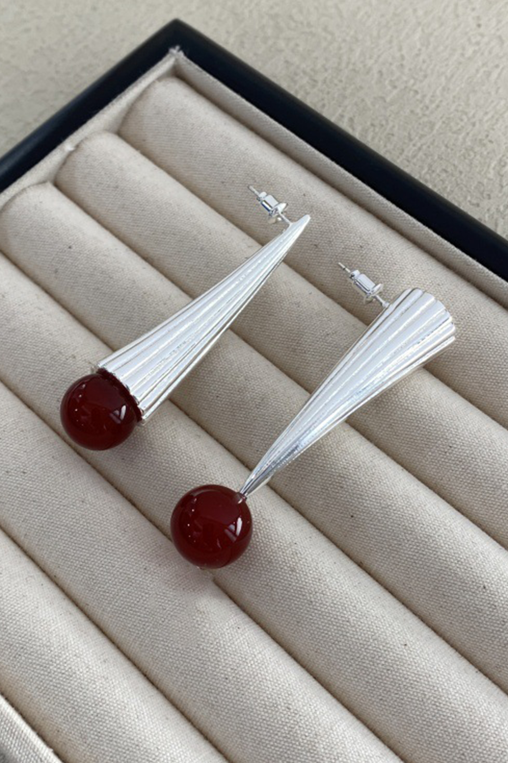Red Agate Striped Metal Earrings-purelyfable