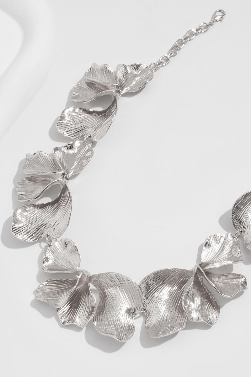 Textured Flower Petal Necklace-purelyfable