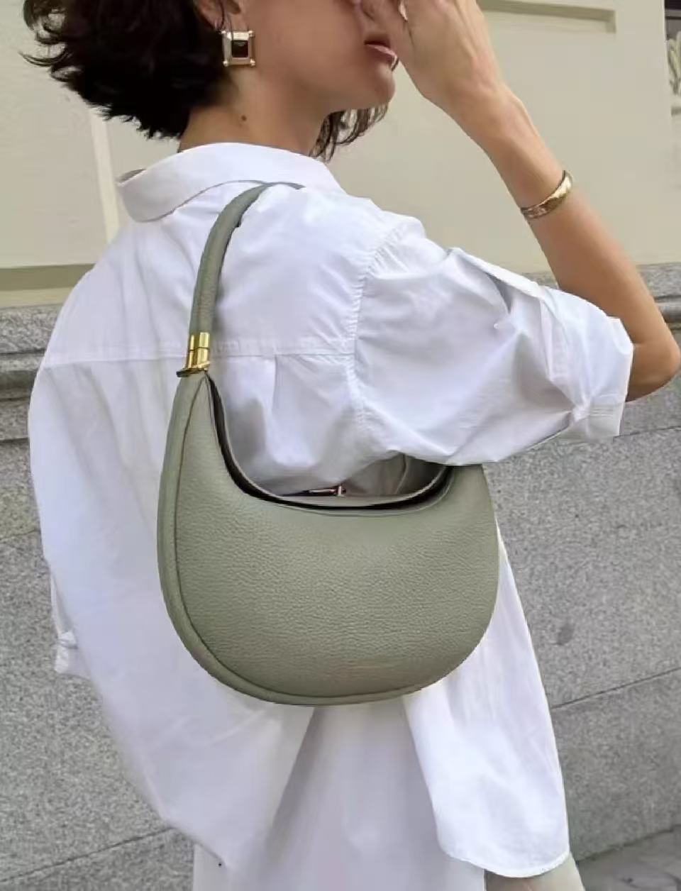 White Dumpling-Style Handbag