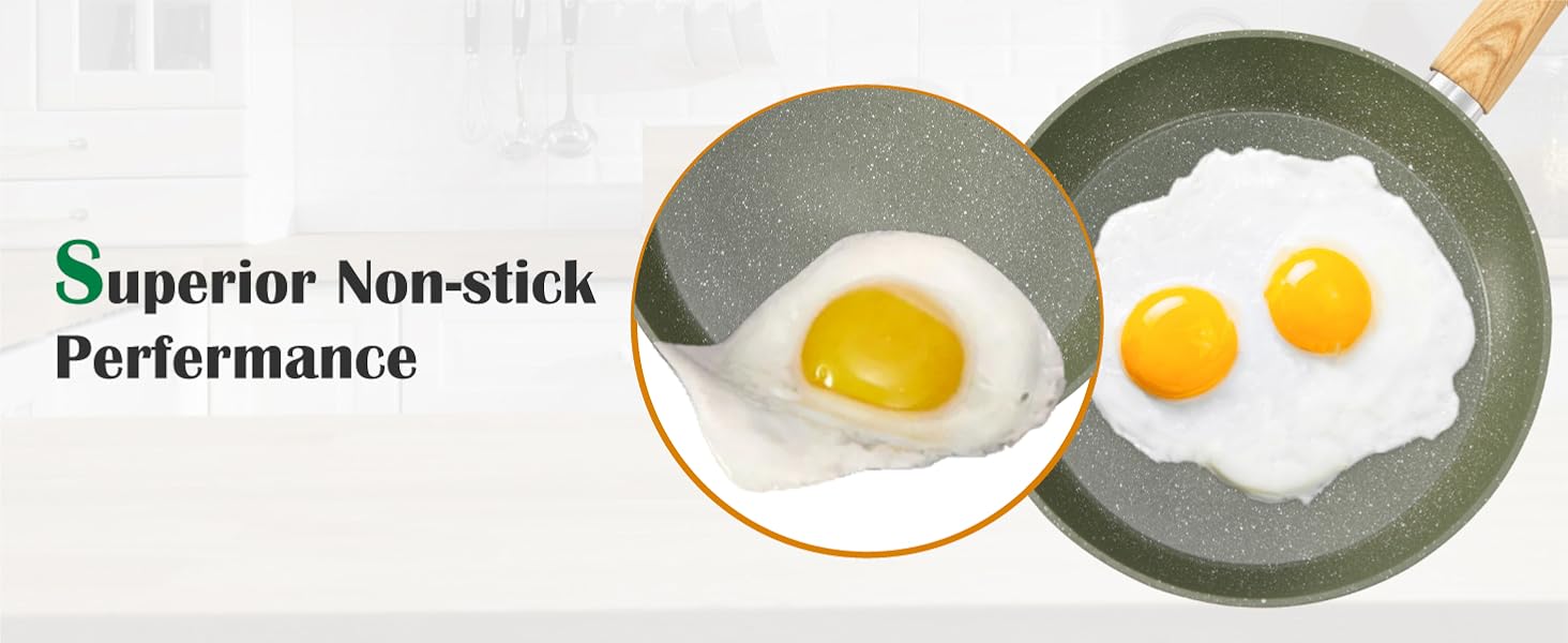 Zwei antihaftbeschichtete Bratpfannen, eine mit einem ganzen Spiegelei und eine mit zwei Spiegeleigelb. Der Text lautet „Überragende Antihaft-Leistung“